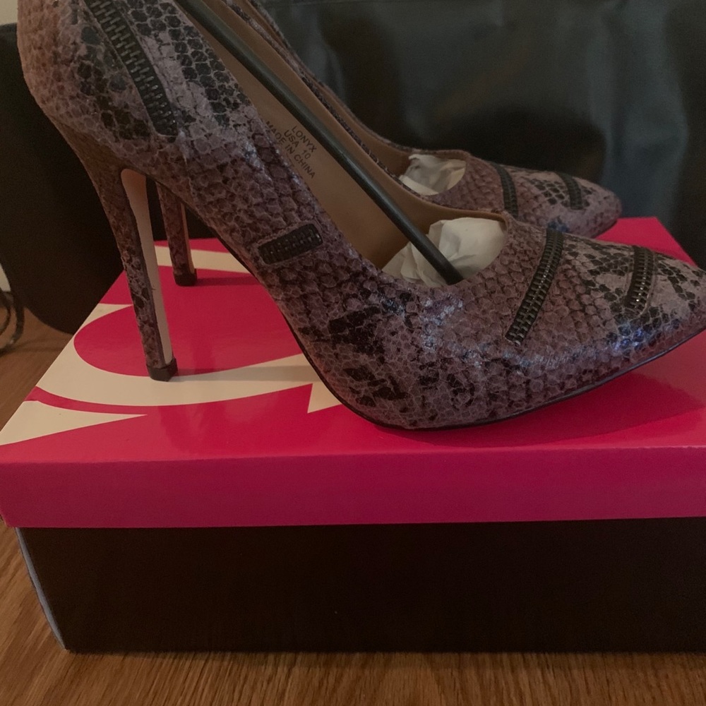Ashley Stewart women size 10 Purple Shoe